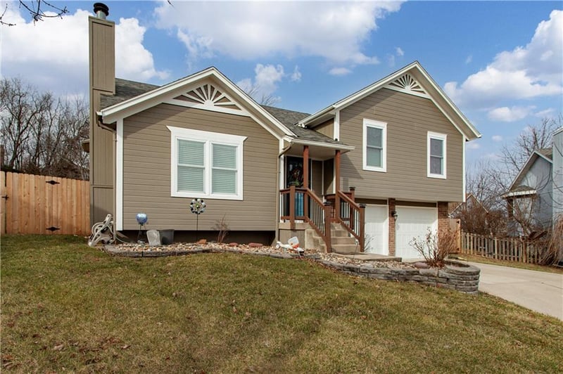 1220 Dakota Star Ct, Grain Valley, MO 64029