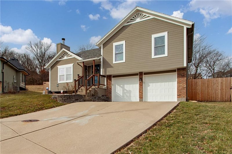 1220 Dakota Star Ct, Grain Valley, MO 64029