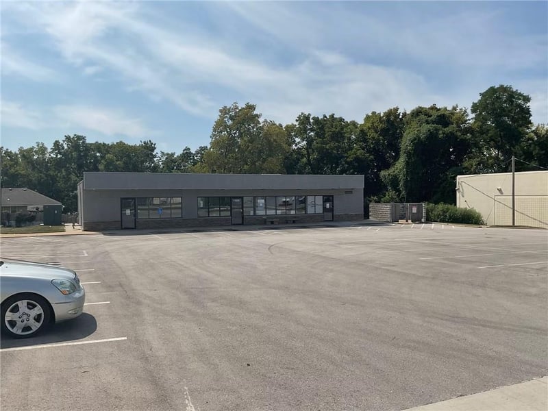 11525 24 Hw, Independence, MO 64054