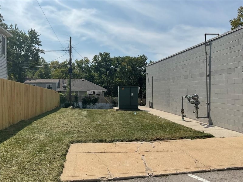 11525 24 Hw, Independence, MO 64054