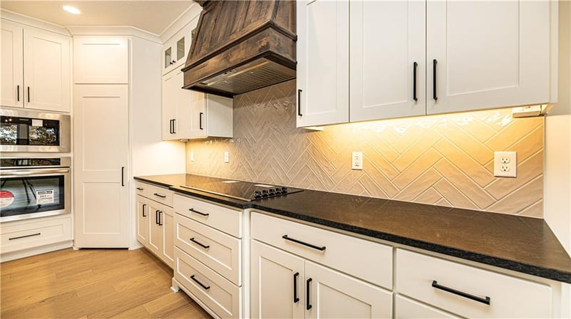 119 Teton Rg, Lake Winnebago, MO 64034
