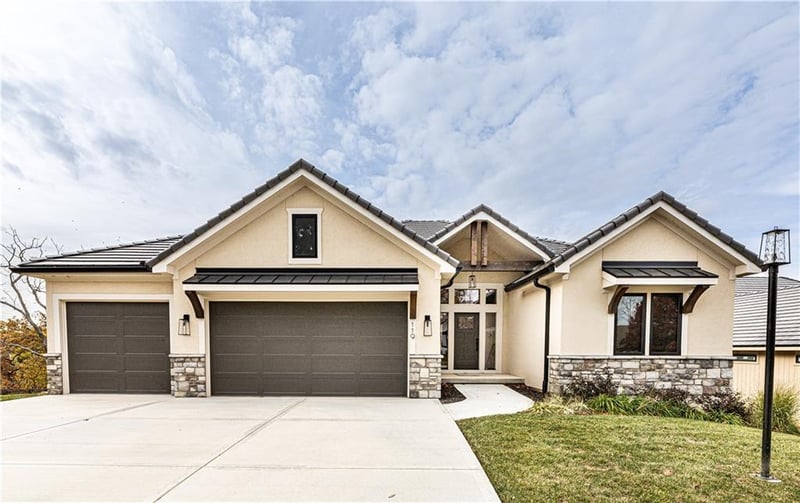 119 Teton Rg, Lake Winnebago, MO 64034