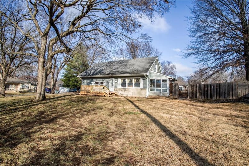 1705 Mcarthur St, Blue Springs, MO 64015