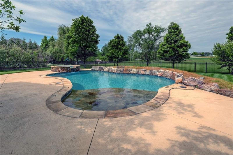 16412 Barton St, Overland Park, KS 66221