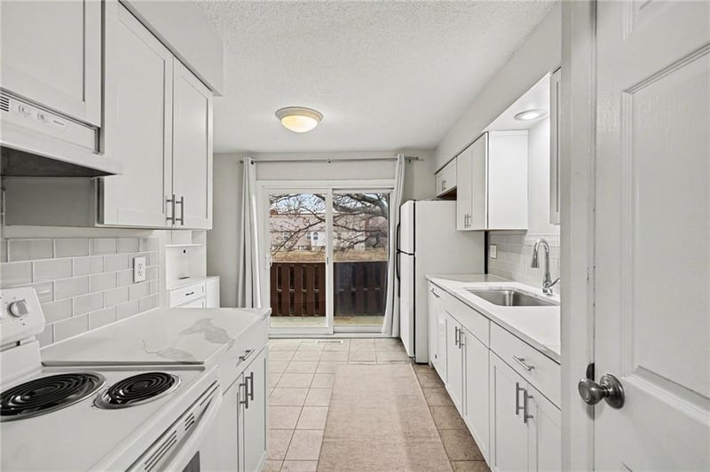 3301 Bridge Manor Dr, Kansas City, MO 64137