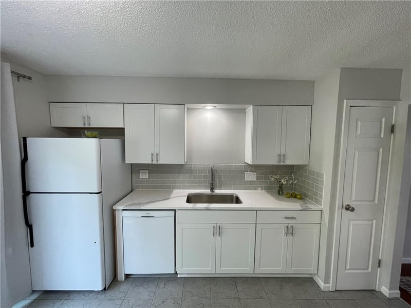 3301 Bridge Manor Dr, Kansas City, MO 64137