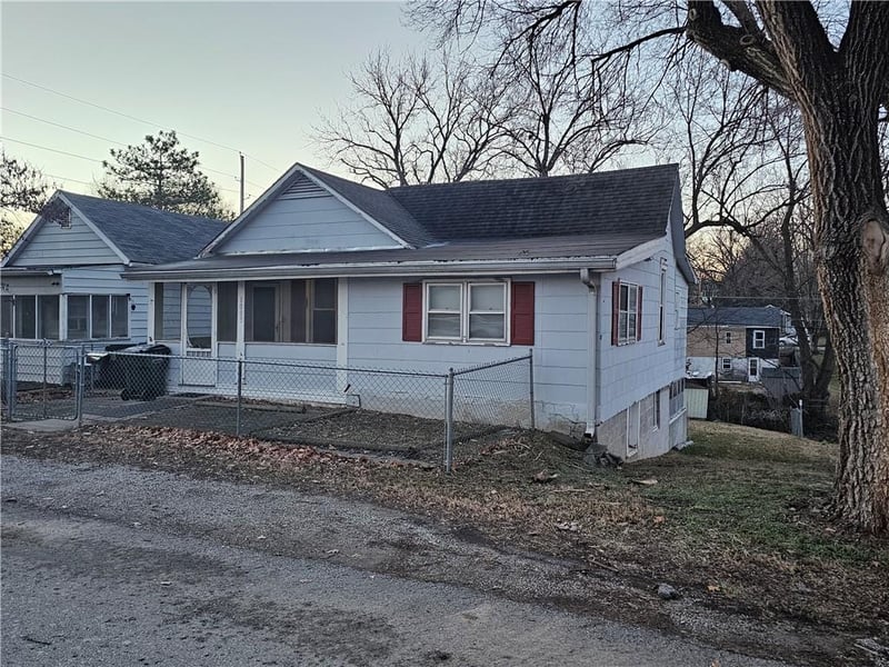 1005 Kenton St, Leavenworth, KS 66048