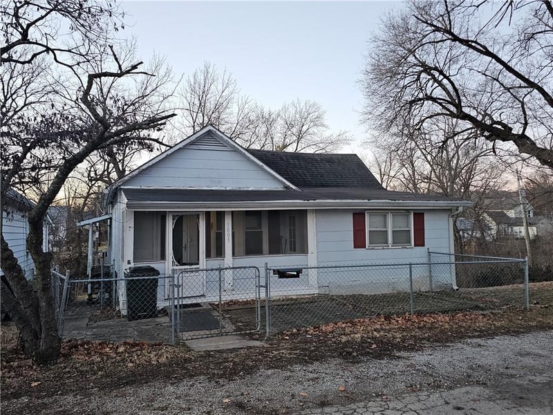 1005 Kenton St, Leavenworth, KS 66048
