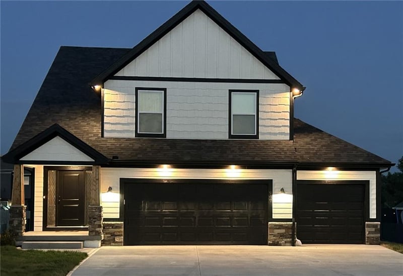 949 Cottonwood Ct, Tonganoxie, KS 66086