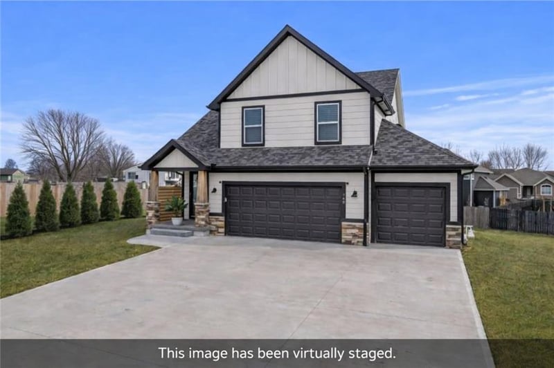 949 Cottonwood Ct, Tonganoxie, KS 66086