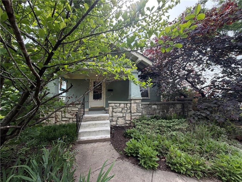 5847 Harrison St, Kansas City, MO 64110