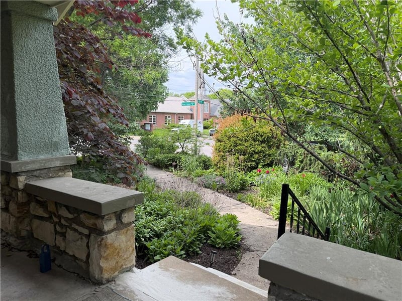 5847 Harrison St, Kansas City, MO 64110