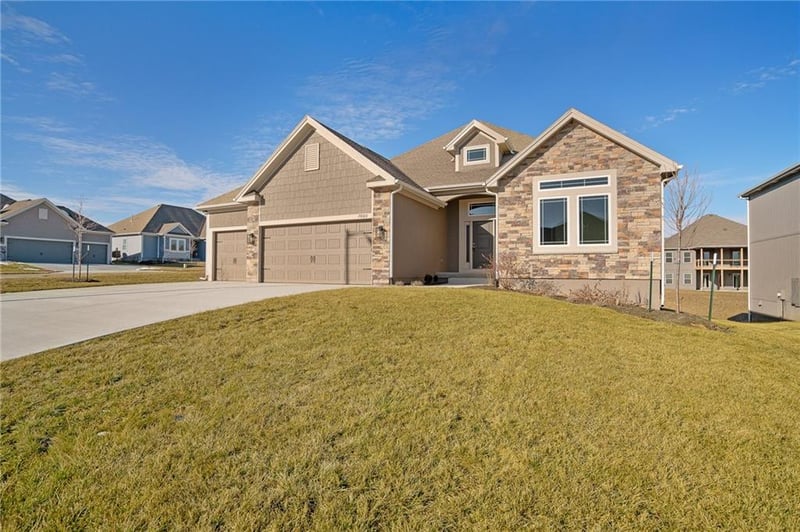 7000 NE 102nd Ct, Kansas City, MO 64156