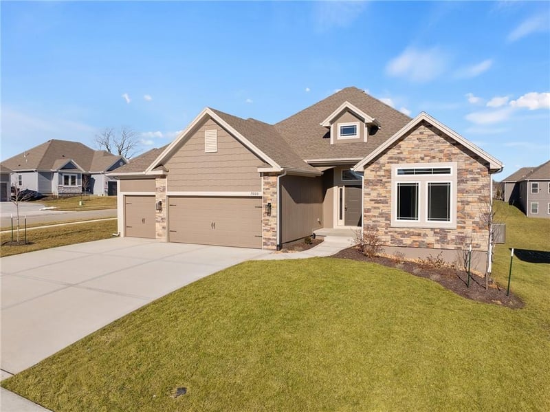 7000 NE 102nd Ct, Kansas City, MO 64156