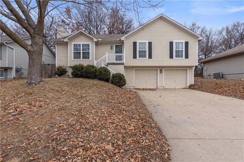 2617 Richard Dr, Blue Springs, MO 64015