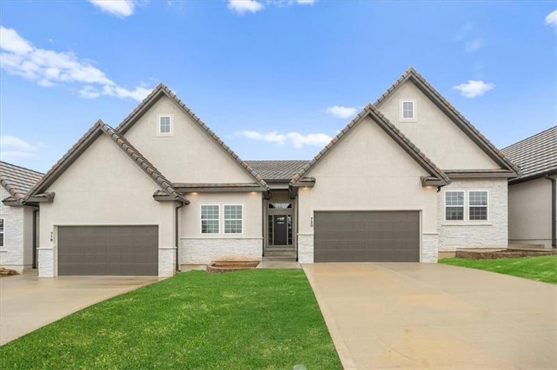 720 Lone Hill Dr #B, Lee's Summit, MO 64064