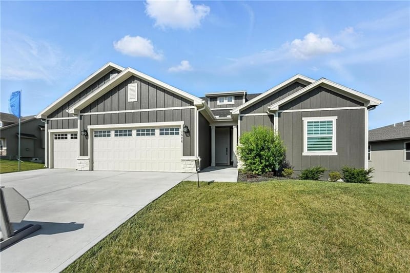 1493 162nd Ter, Basehor, KS 66007
