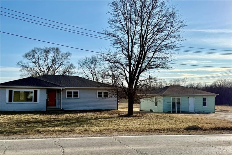 1213 Main St, Richmond, MO 64085