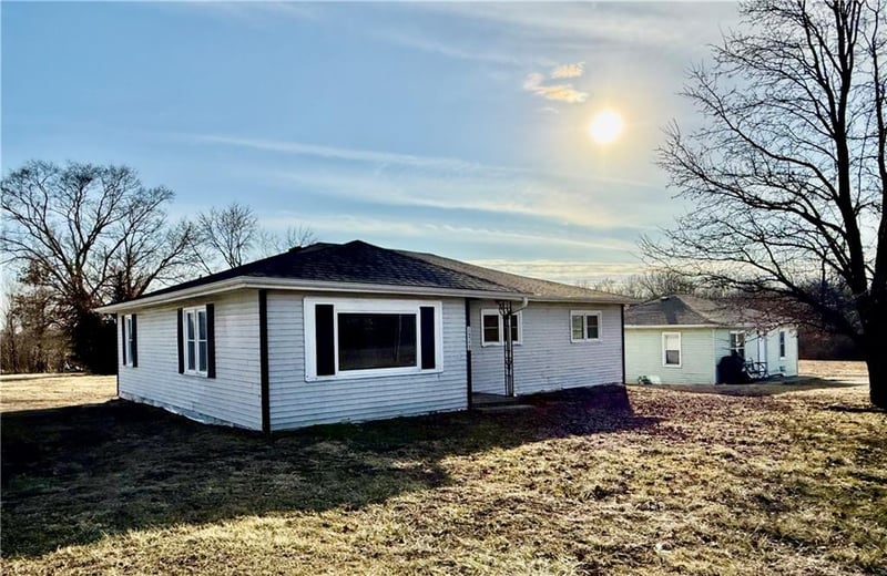 1213 Main St, Richmond, MO 64085