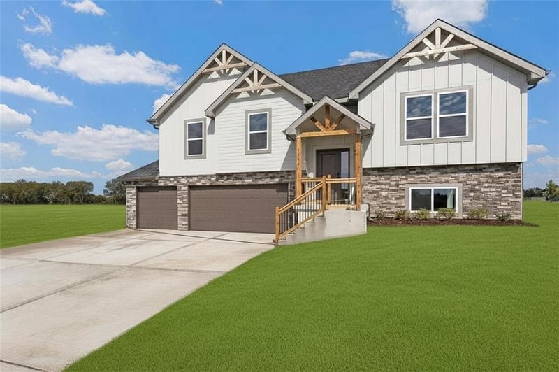 121 Nelson Dr, Blue Springs, MO 64014