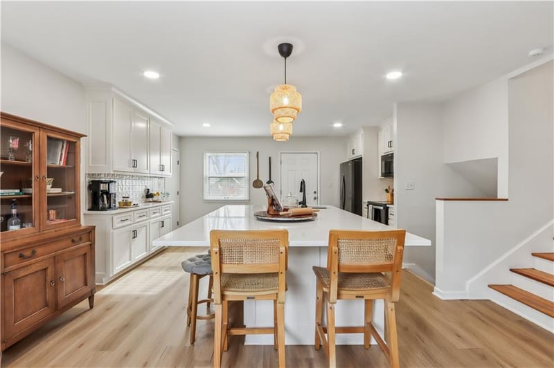 9231 100th St, Overland Park, KS 66212