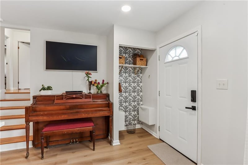 9231 100th St, Overland Park, KS 66212