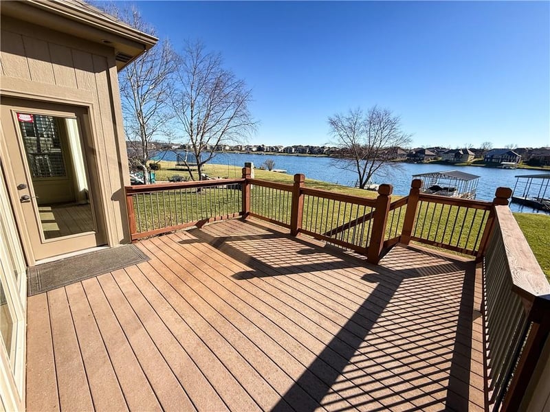 1427 Young Cir, Raymore, MO 64083
