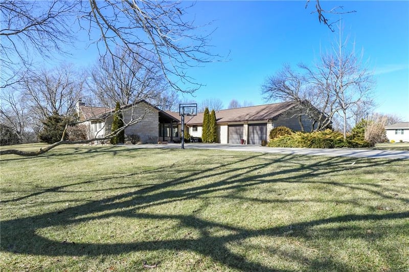 1800 Pine Ridge Dr, Leavenworth, KS 66048