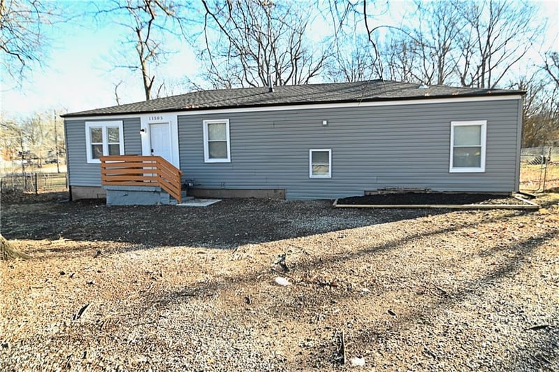11505 Grandview Rd, Kansas City, MO 64137