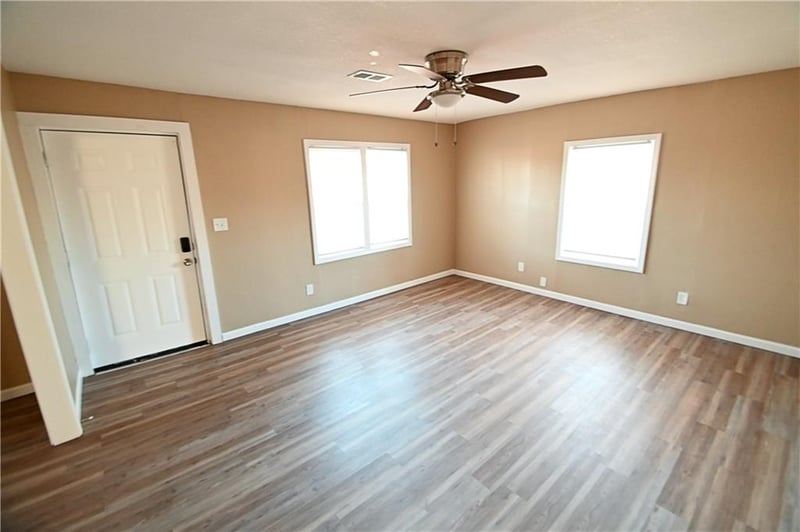 11505 Grandview Rd, Kansas City, MO 64137