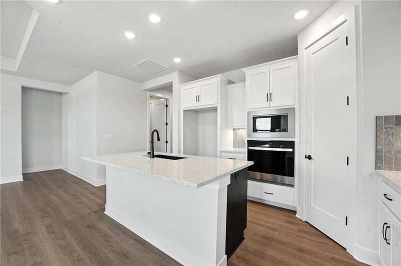 1705 105th Ter, Kansas City, MO 64155