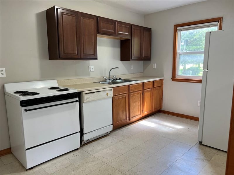 1019 9th St, Leavenworth, KS 66048