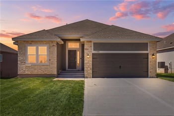 11460 N Auburndale Cir, Kansas City, MO 64157