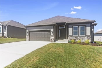 11456 N Auburndale Cir, Kansas City, MO 64157