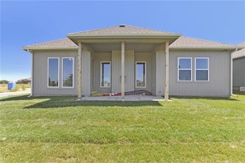 11456 N Auburndale Cir, Kansas City, MO 64157