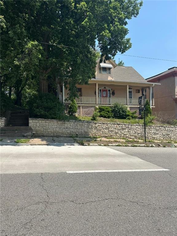 415 9th St, St Joseph, MO 64501