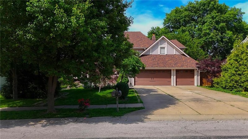 4100 NE Shady Lane Dr, Gladstone, MO 64119