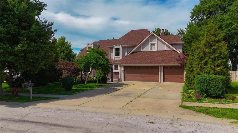 4100 NE Shady Lane Dr, Gladstone, MO 64119