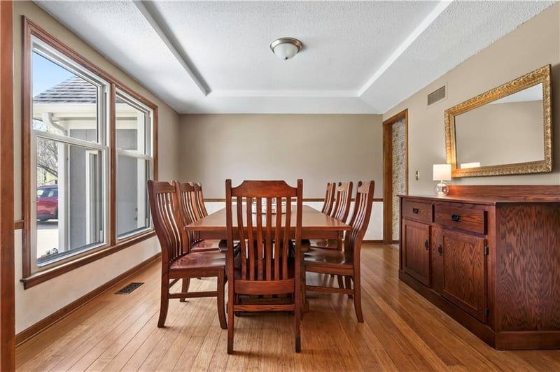 6732 Clairborne Rd, Shawnee, KS 66217