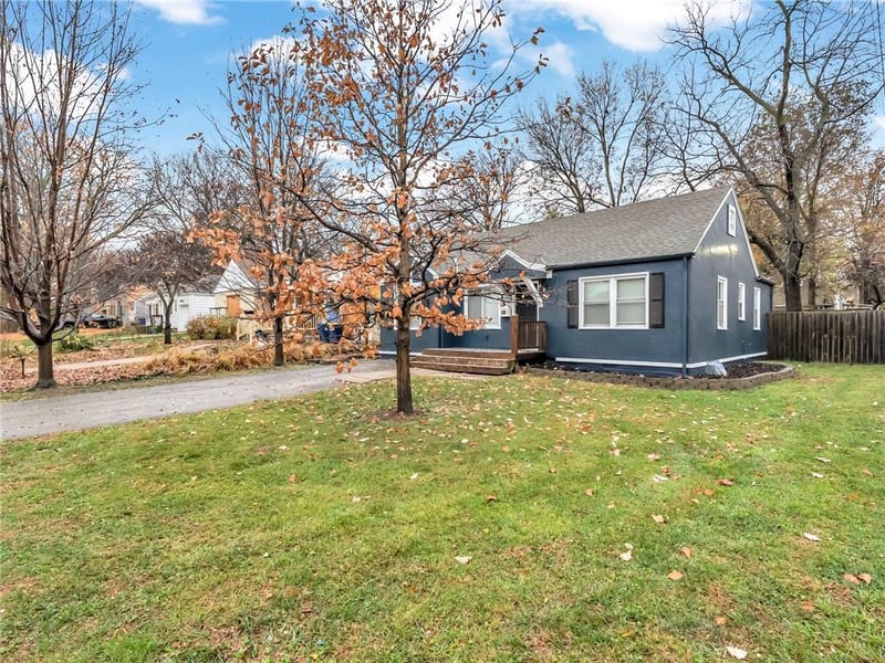 5700 Walmer St, Mission, KS 66202