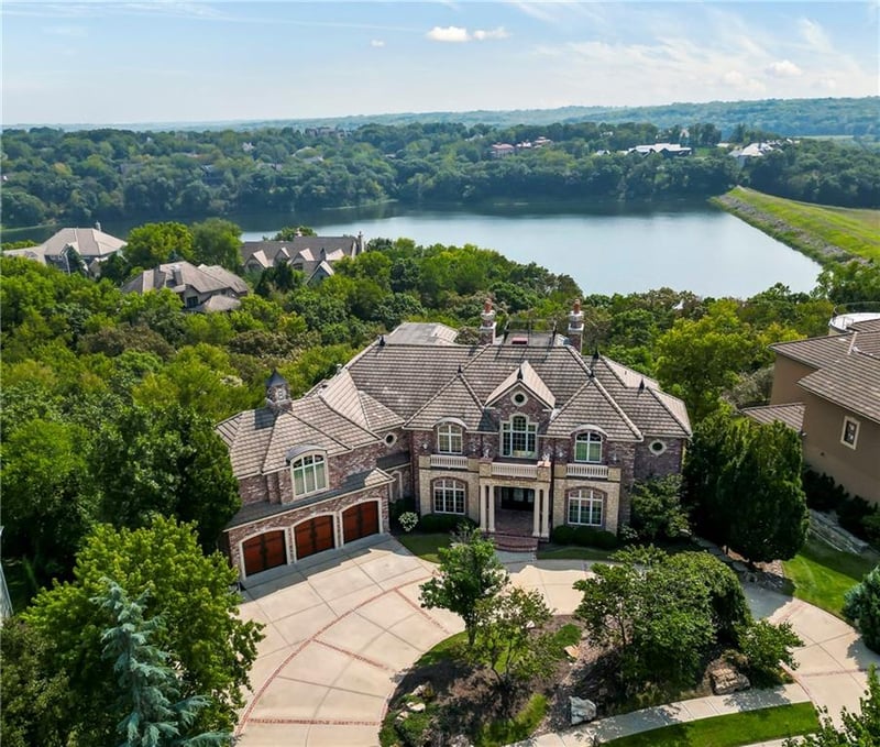 27596 W Highland Cir, Olathe, KS 66061