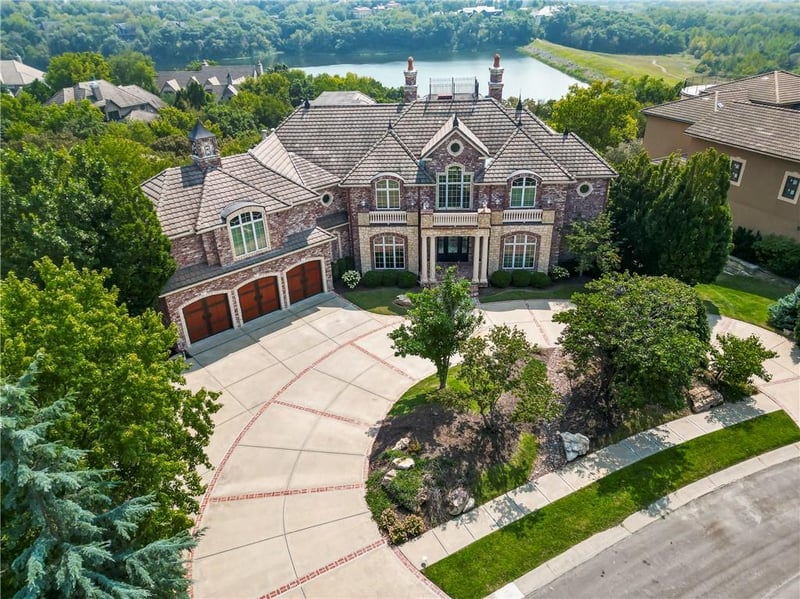 27596 W Highland Cir, Olathe, KS 66061