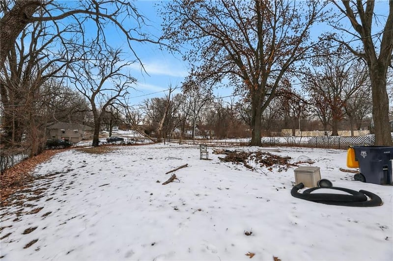 10427 Richmond Ave, Kansas City, MO 64134