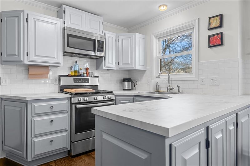 5526 Linden St, Roeland Park, KS 66205