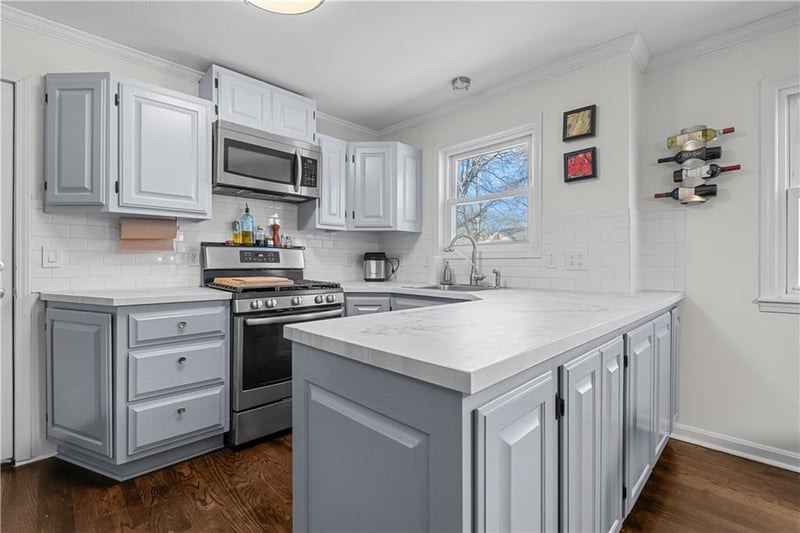 5526 Linden St, Roeland Park, KS 66205