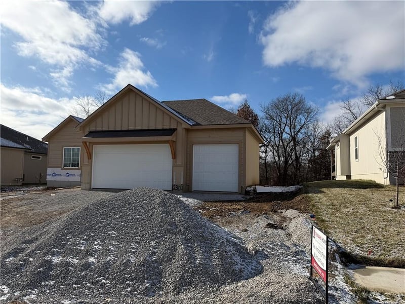 2304 Rymeg Dr, Grain Valley, MO 64029