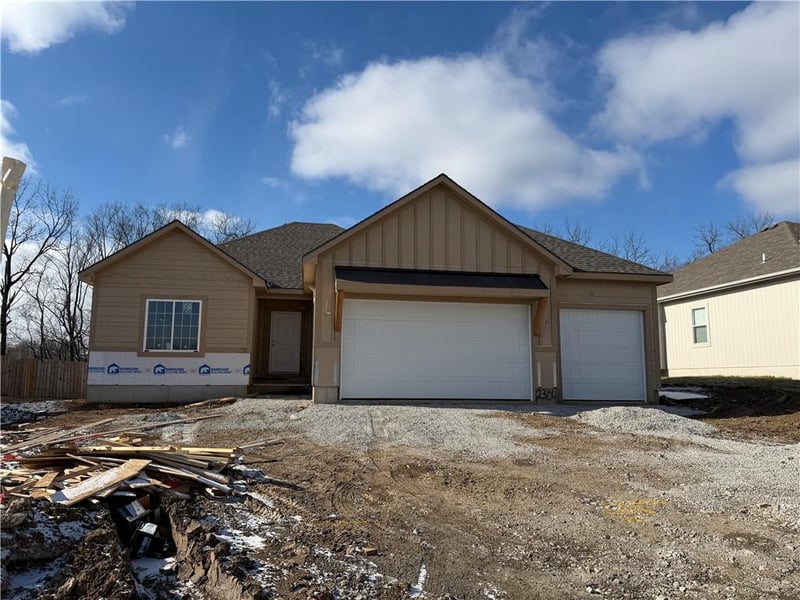 2304 Rymeg Dr, Grain Valley, MO 64029