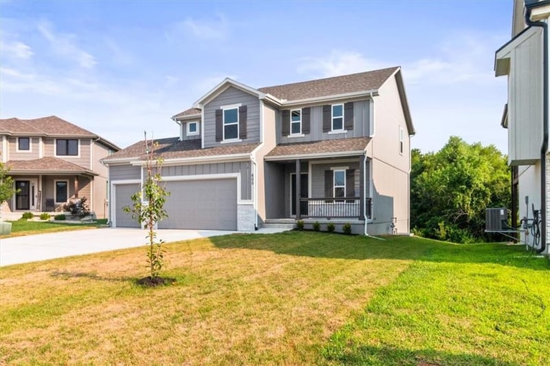 600 Valley Dr, Grain Valley, MO 64029