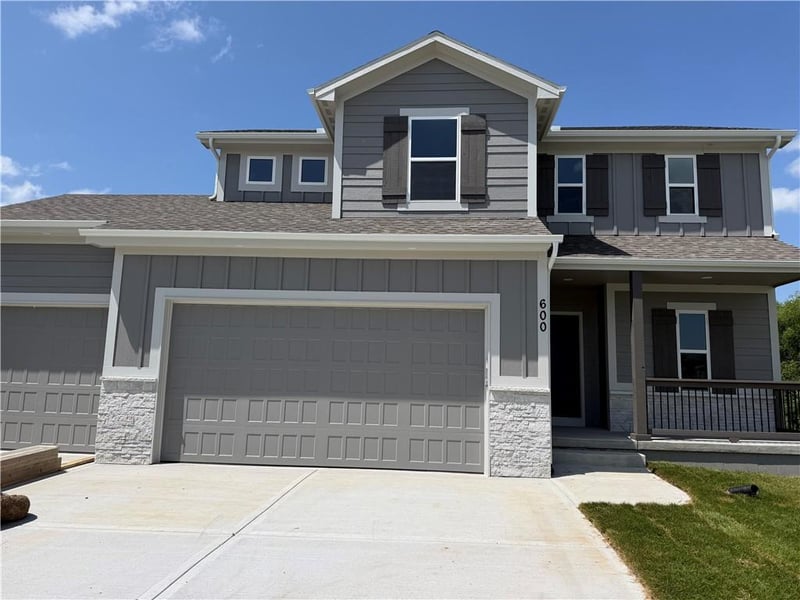 600 Valley Dr, Grain Valley, MO 64029
