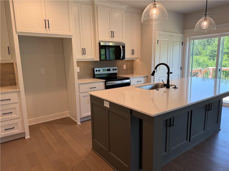600 Valley Dr, Grain Valley, MO 64029